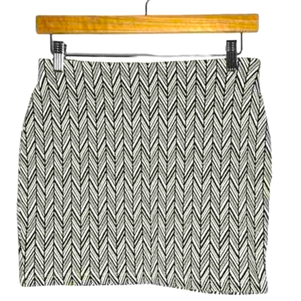 Zara Trafaluc herringbone weave stretch skirt. Pull-on style_pets & smoke-free